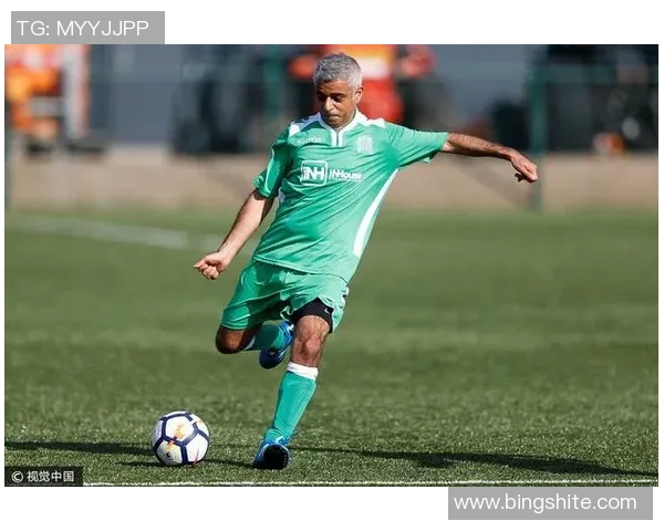 吴强独家解析足球技巧与战术分享助你提升球技与比赛理解